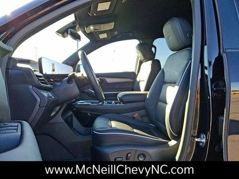 Used 2025 Buick Enclave Sport Touring image 14