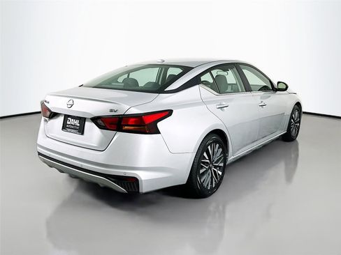 Used 2024 Nissan Altima 2.5 SV image 7