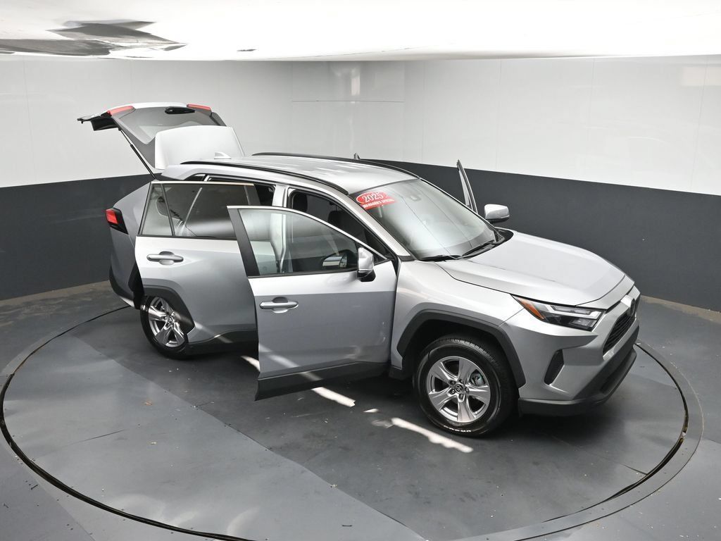 Used 2025 Toyota RAV4 XLE FWD image 45
