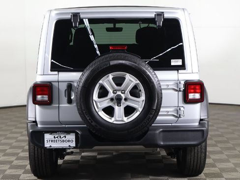 Used 2022 Jeep Wrangler Unlimited Sport w/ Sun And Sound Package AWD/4WD image 10