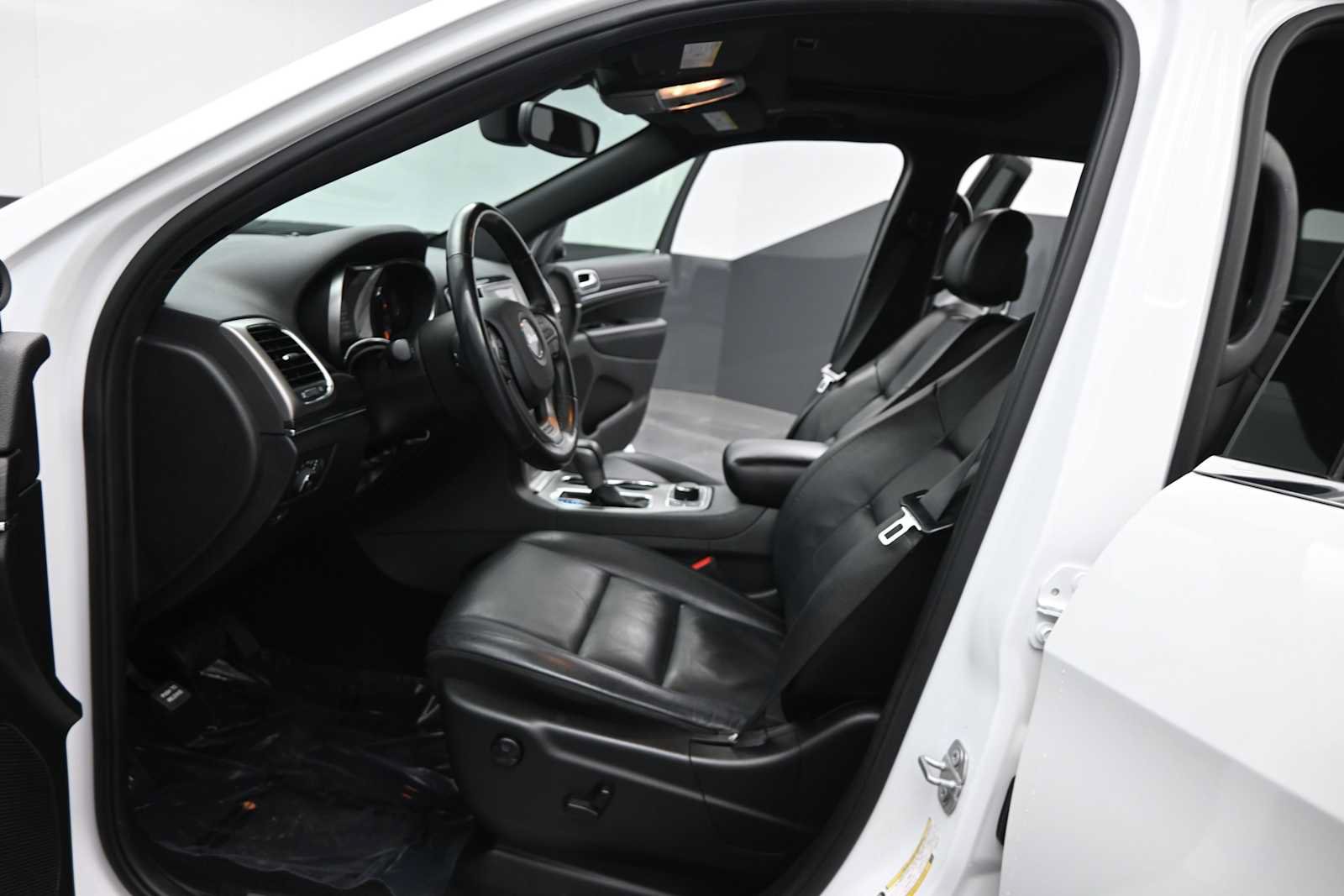 Used 2019 Jeep Grand Cherokee Limited w/ Trailer Tow Group IV AWD/4WD image 17