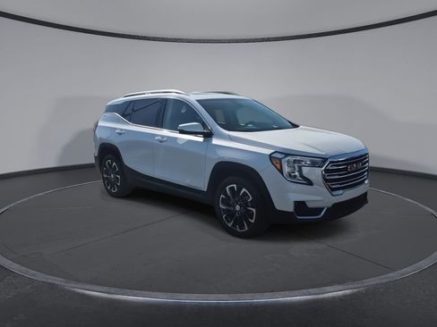 Certified 2022 GMC Terrain SLT w/ Infotainment Package II AWD/4WD image 2