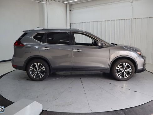 Used 2020 Nissan Rogue SV w/ Premium Package image 2