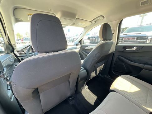 Used 2021 Ford Escape SE image 12