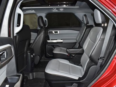 Used 2021 Ford Explorer XLT w/ Equipment Group 202A image 31