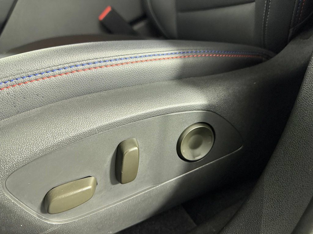 Used 2024 Chevrolet Equinox EV RS FWD image 24