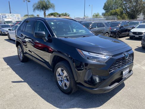 Used 2023 Toyota RAV4 LE AWD/4WD image 7