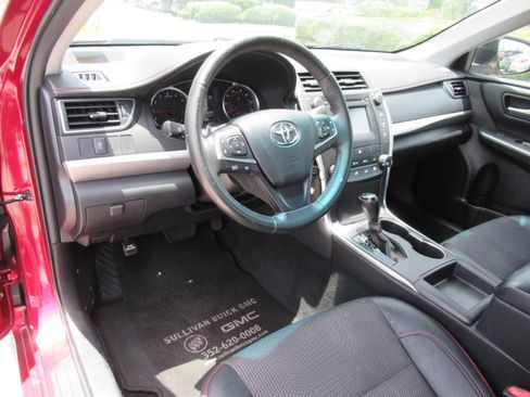 Used 2017 Toyota Camry SE w/ Four Season Floor Mat Package FWD image 17
