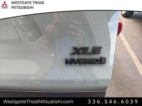Used 2022 Toyota RAV4 XLE Premium AWD/4WD image 21