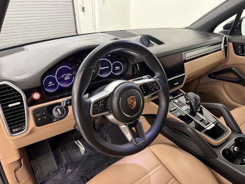 Used 2022 Porsche Cayenne Platinum Edition AWD/4WD image 4