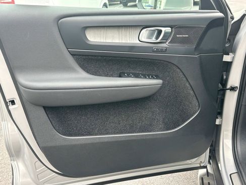 Certified 2024 Volvo XC40 B5 Ultimate w/ Climate Package image 15