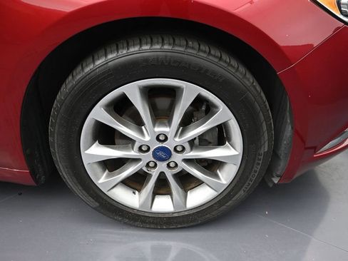 Used 2017 Ford Fusion SE w/ Fusion SE Technology Package FWD image 9