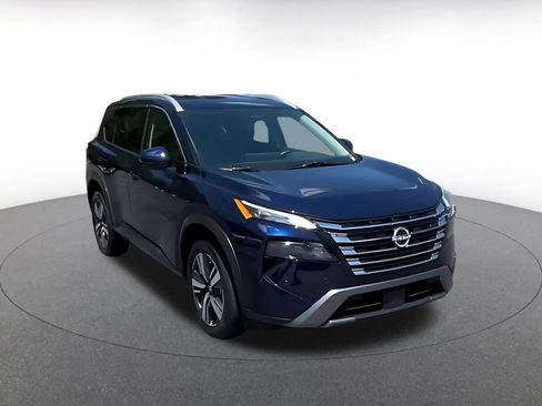 Used 2026 Nissan Rogue SL AWD/4WD image 3