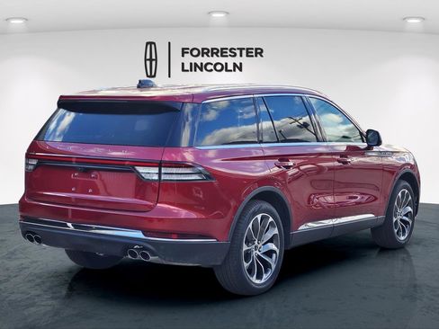 New 2026 Lincoln Aviator AWD image 3