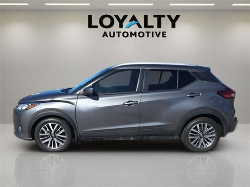 Used 2024 Nissan Kicks SV image 2