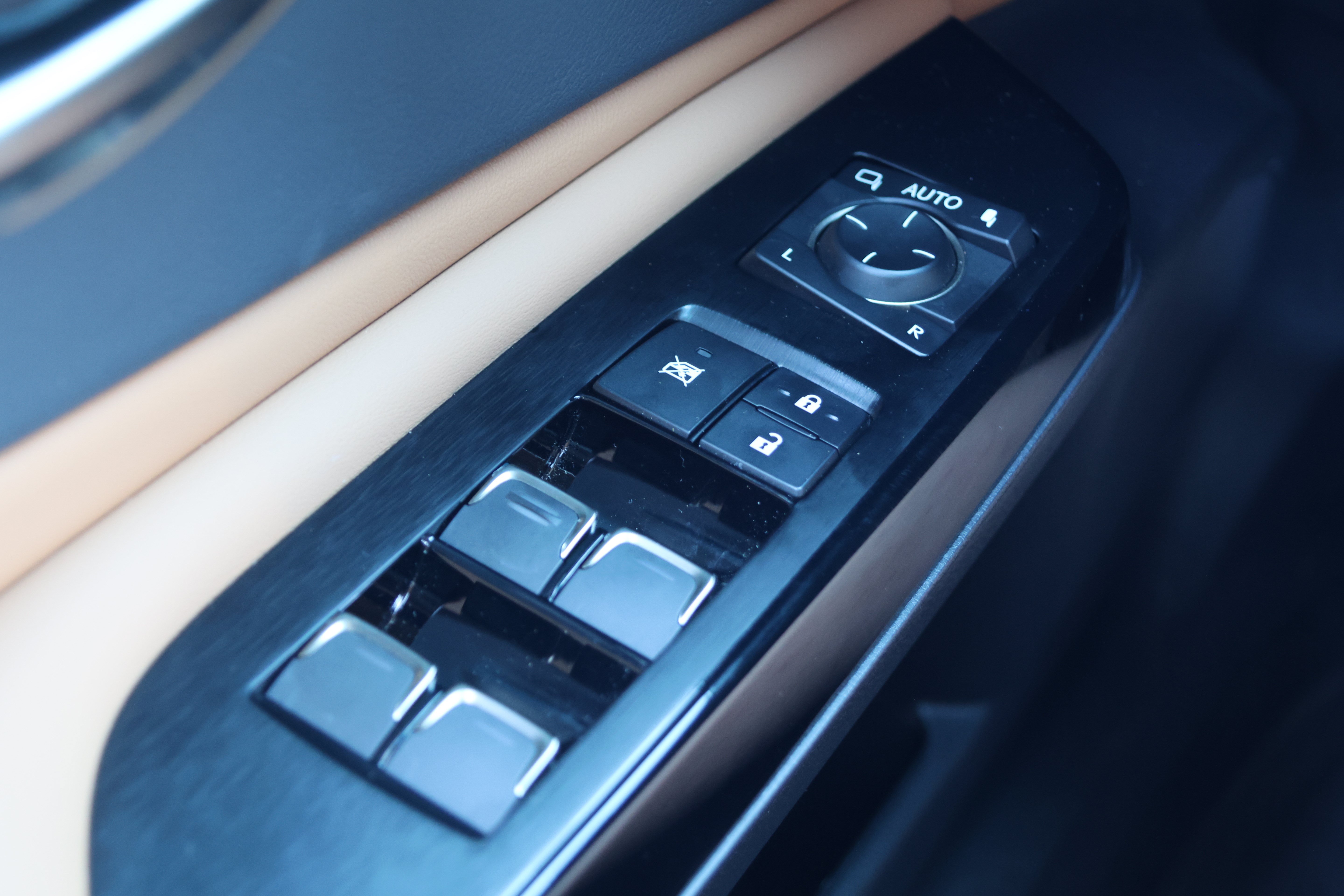 Used 2025 Lexus ES 350 w/ Premium Package FWD image 14