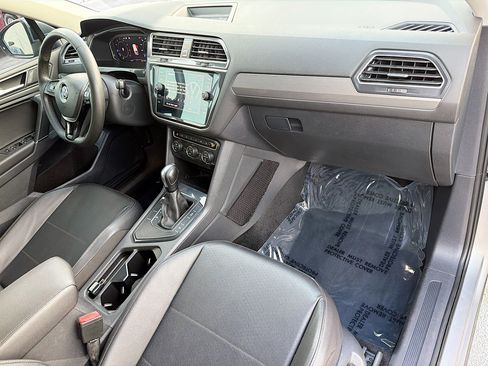Used 2020 Volkswagen Tiguan SEL FWD image 13