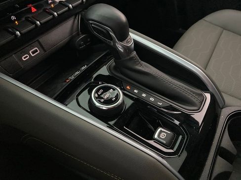 Used 2025 Chevrolet Colorado ZR2 w/ Midnight Edition image 26