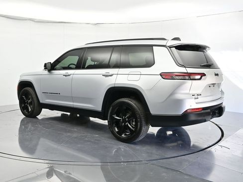 Used 2023 Jeep Grand Cherokee L Limited w/ Luxury Tech Group II image 7