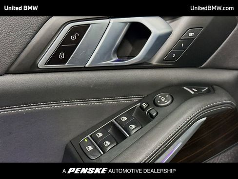 Used 2023 BMW X5 xDrive45e image 3