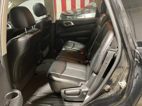 Used 2017 Nissan Pathfinder Platinum image 16