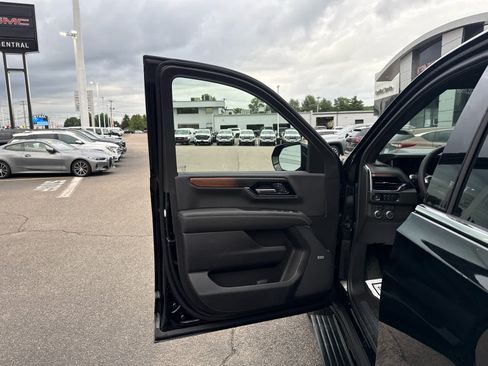 New 2026 GMC Yukon Denali w/ Sun & Power Step Package AWD/4WD image 12