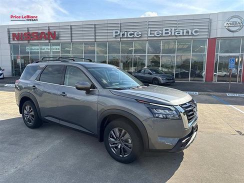 Certified 2025 Nissan Pathfinder SV FWD image 1