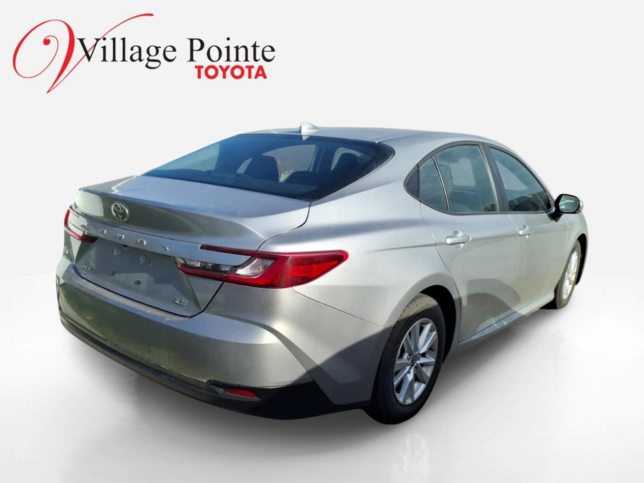 Used 2025 Toyota Camry LE FWD image 4