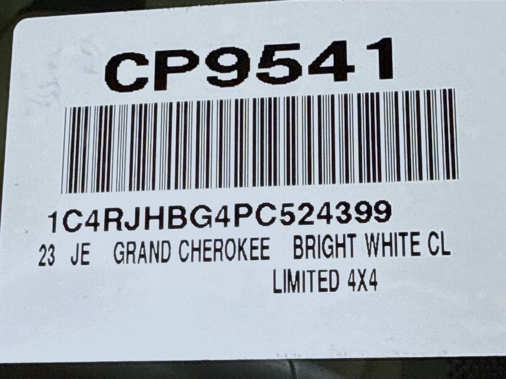 Used 2023 Jeep Grand Cherokee Limited w/ Luxury Tech Group II AWD/4WD image 37