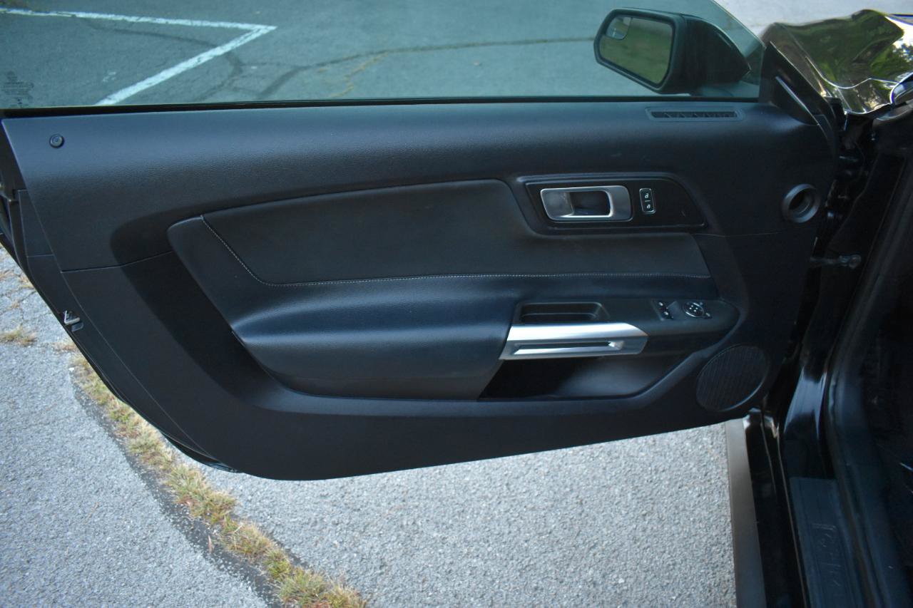 Used 2019 Ford Mustang Coupe RWD image 14