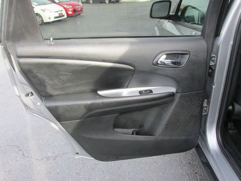 Used 2017 Dodge Journey SE w/ Flexible Seating Group FWD image 21
