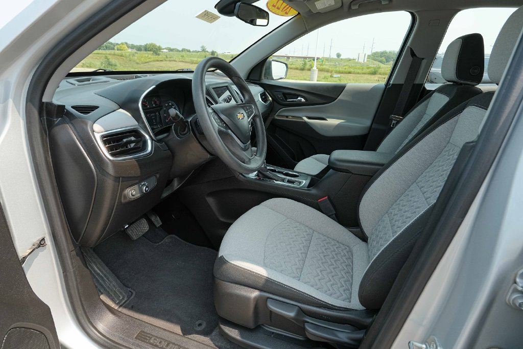 Used 2022 Chevrolet Equinox LS AWD/4WD image 17