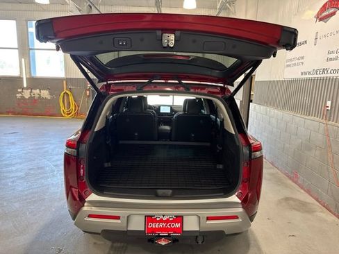 Used 2023 Nissan Pathfinder SL w/ SL Premium Package AWD/4WD image 14