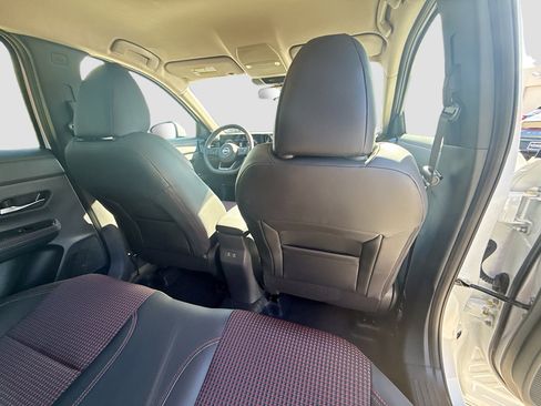 Used 2025 Nissan Kicks SR FWD image 28