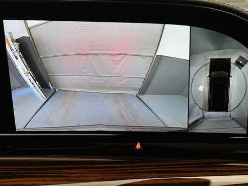 Used 2023 Cadillac Escalade Premium Luxury AWD/4WD image 16