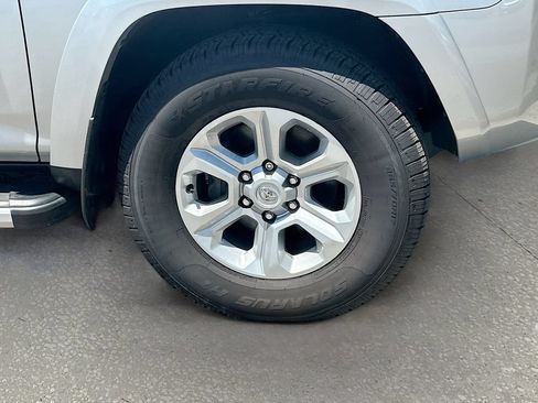 Used 2023 Toyota 4Runner SR5 Premium w/ Moonroof Package RWD image 31