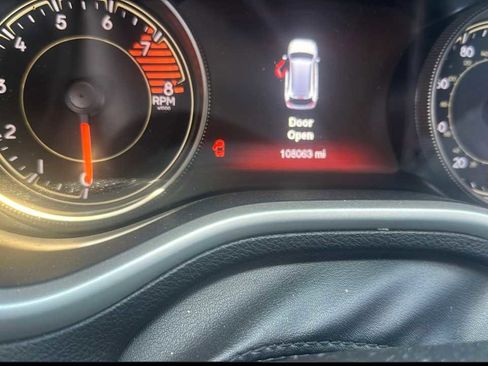 Used 2018 Jeep Cherokee Overland image 4