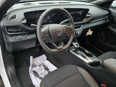 Certified 2025 Buick Envista Preferred image 14