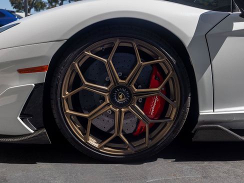Used 2020 Lamborghini Aventador SVJ AWD/4WD image 9