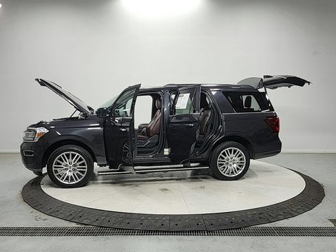 Used 2024 Ford Expedition Limited RWD image 12