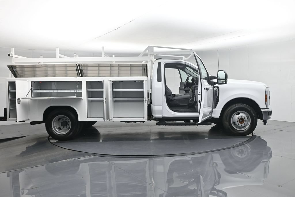 New 2025 Ford F350 XL w/ XL Chrome Package RWD image 4