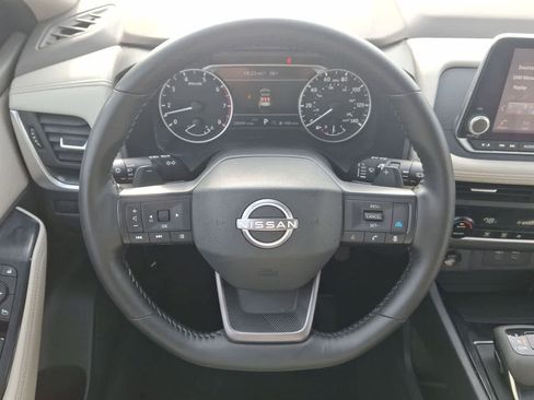 Used 2025 Nissan Rogue SV image 22