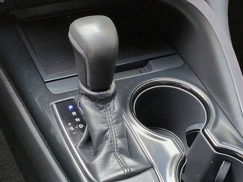 Used 2019 Toyota Camry SE FWD image 18