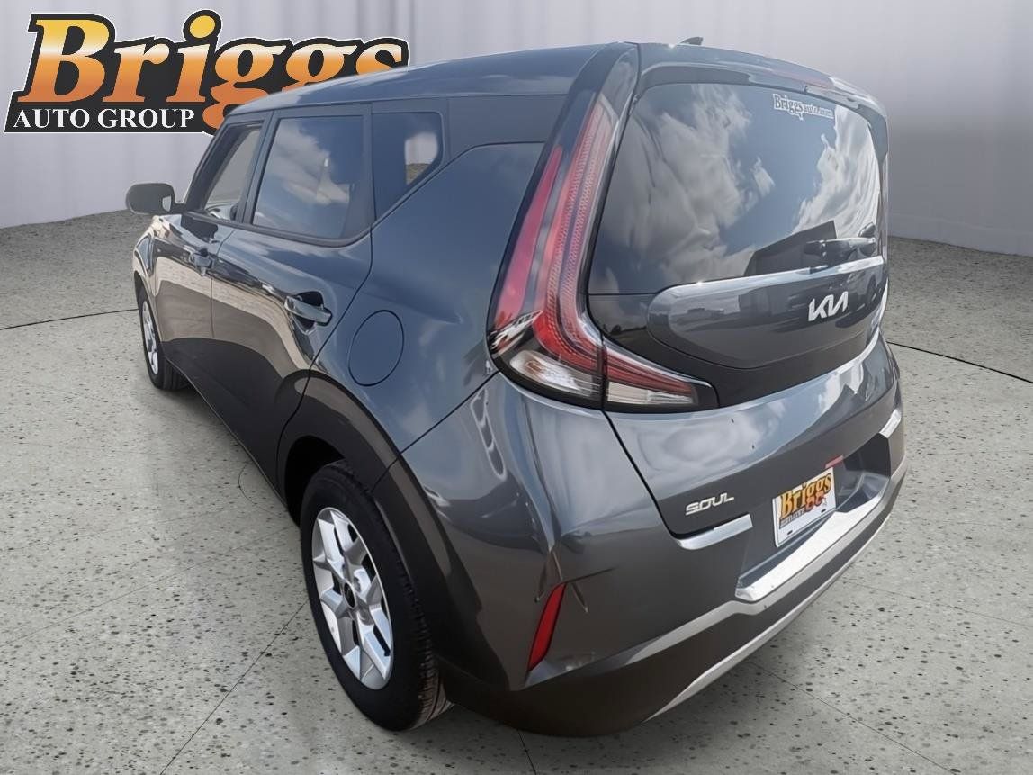 Used 2025 Kia Soul LX FWD image 4