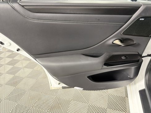 Used 2023 Lexus ES 250 w/ Accessory Package (Z1) image 14