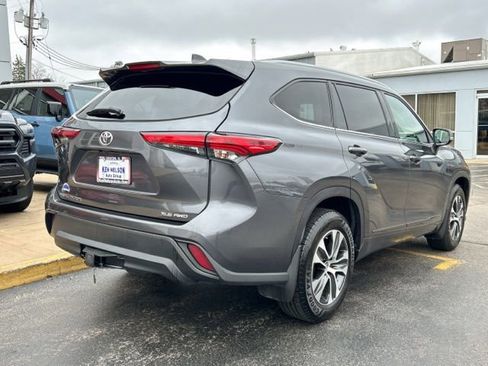 Used 2022 Toyota Highlander XLE image 17