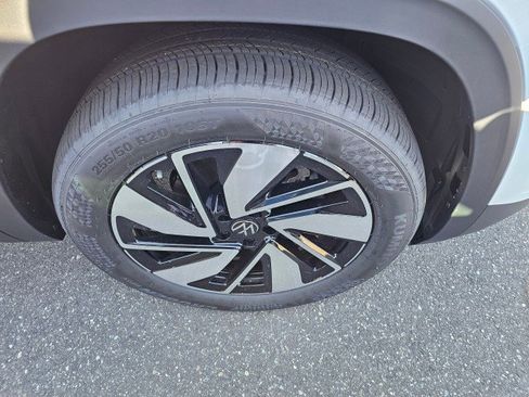 New 2025 Volkswagen Atlas SEL image 9