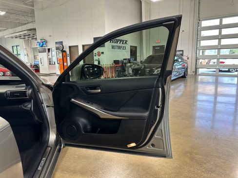 Used 2019 Lexus IS 350 F Sport w/ F Sport Package RWD image 41