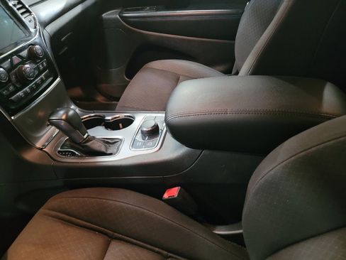 Used 2019 Jeep Grand Cherokee Laredo image 26