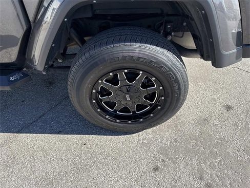 Used 2022 Jeep Gladiator Sport image 28